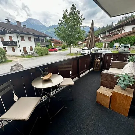 Platzhirsch Mit Bergblick Апартаменты *